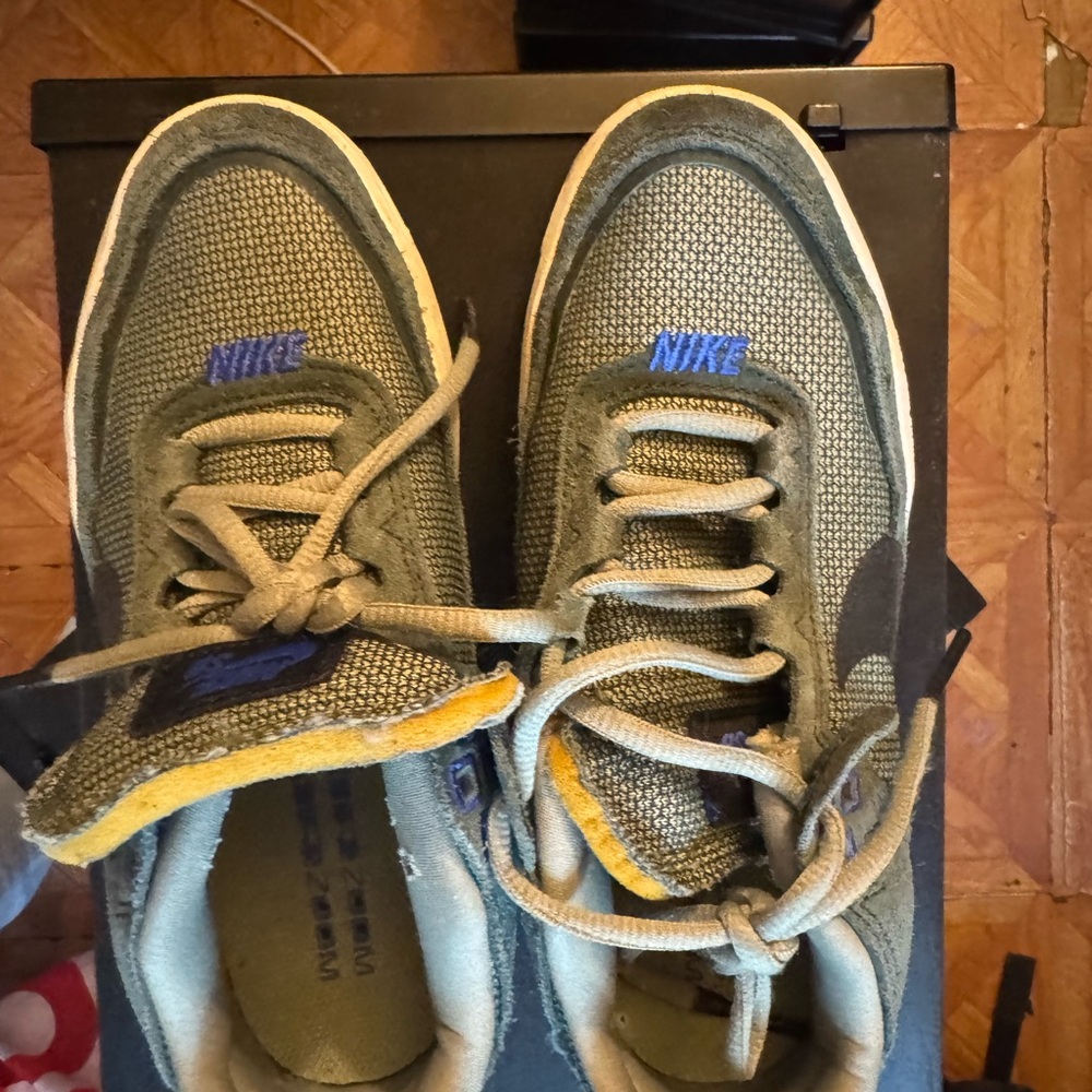 Nike boys Green and Blue Sneakers